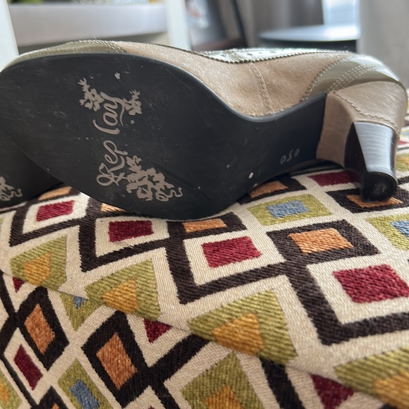 Relay Heels Size 8 - Picture 5 of 5